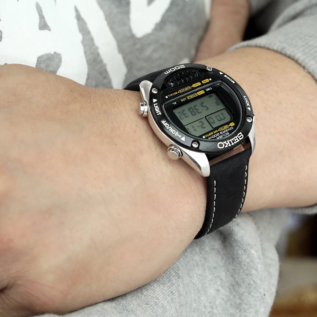 MiLTAT 20mm Matte Black Nubuck Leather Deployment Watch Strap, Beige Stitching - Image 4