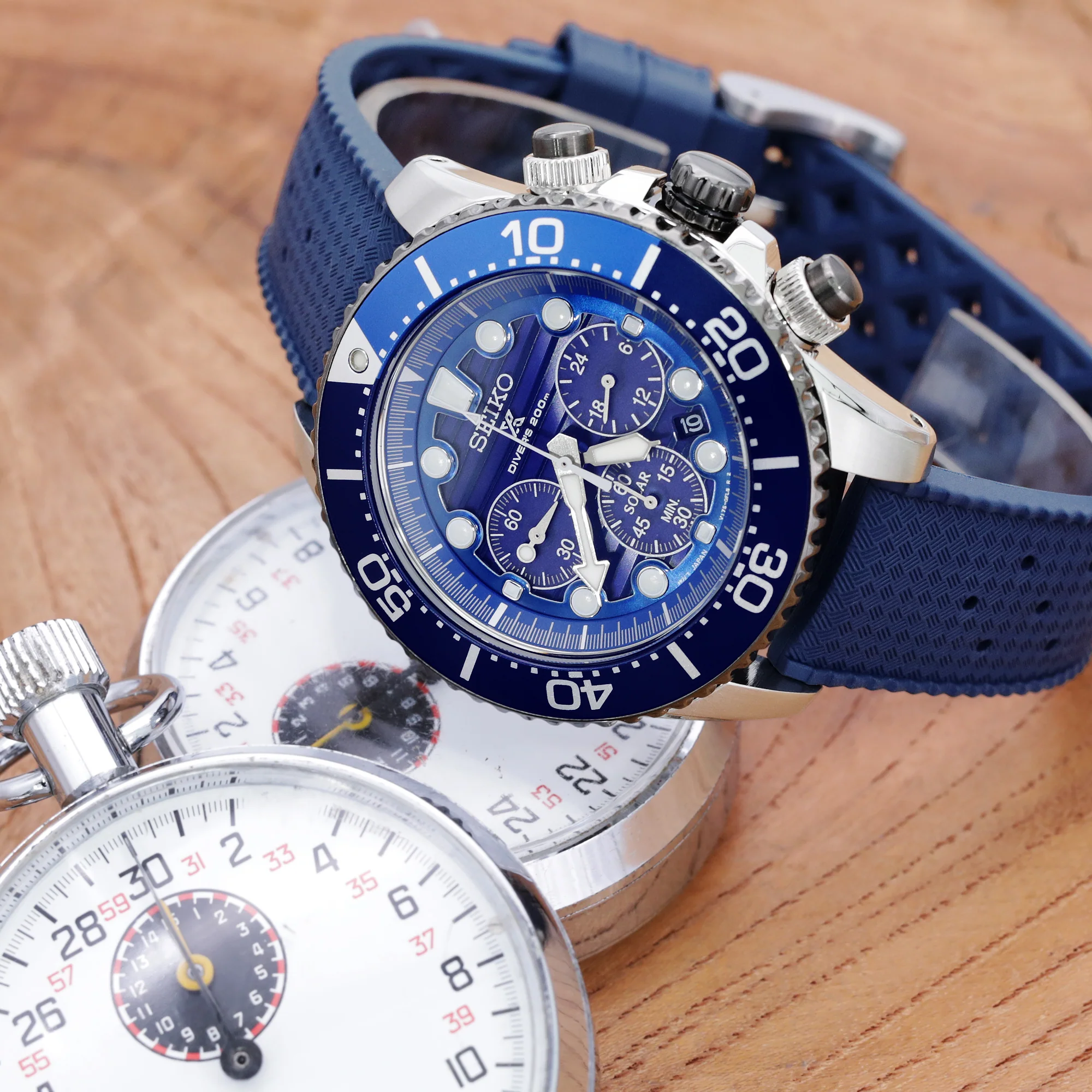 Blue Tropical-Style Quick Release FKM Rubber Strap 19mm - 22mm - Image 4