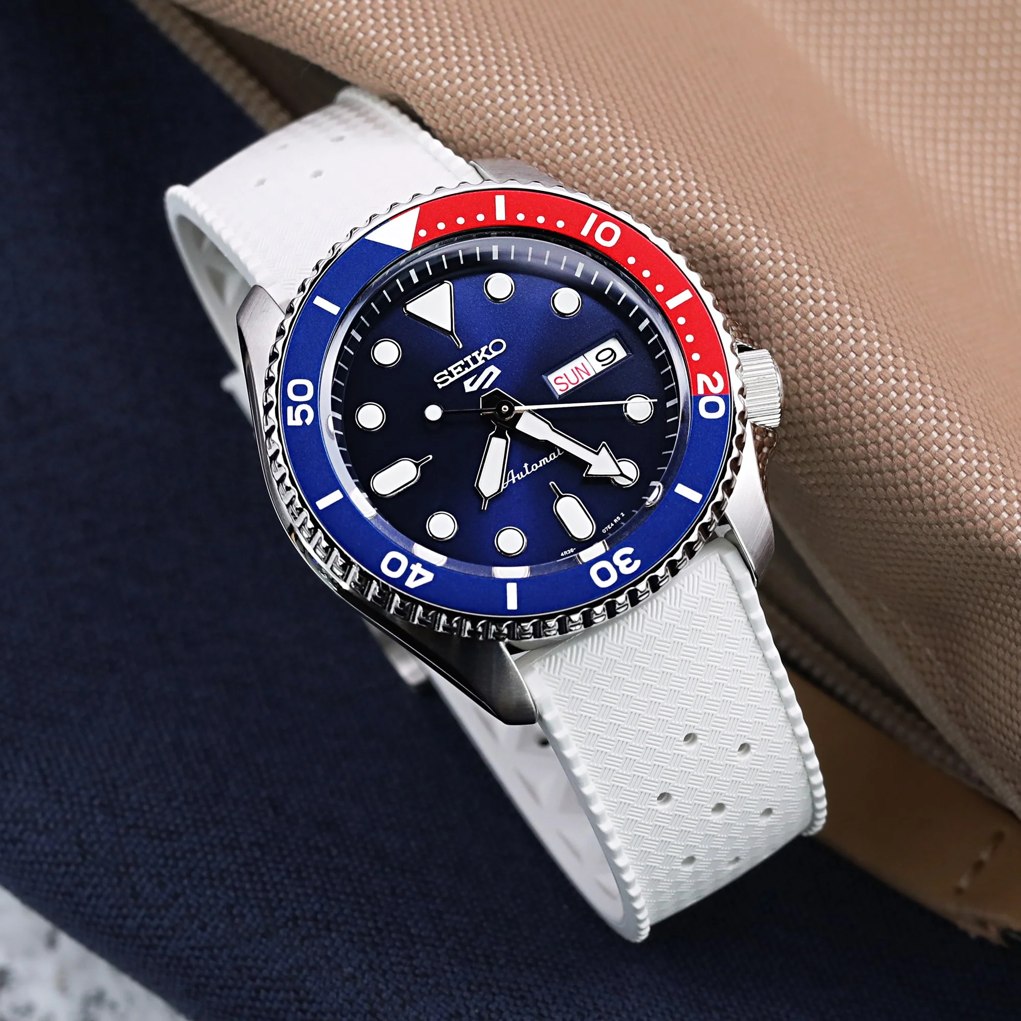 White Tropical-Style Pro FKM Rubber Quick Release Strap 19mm to 22mm - Image 5