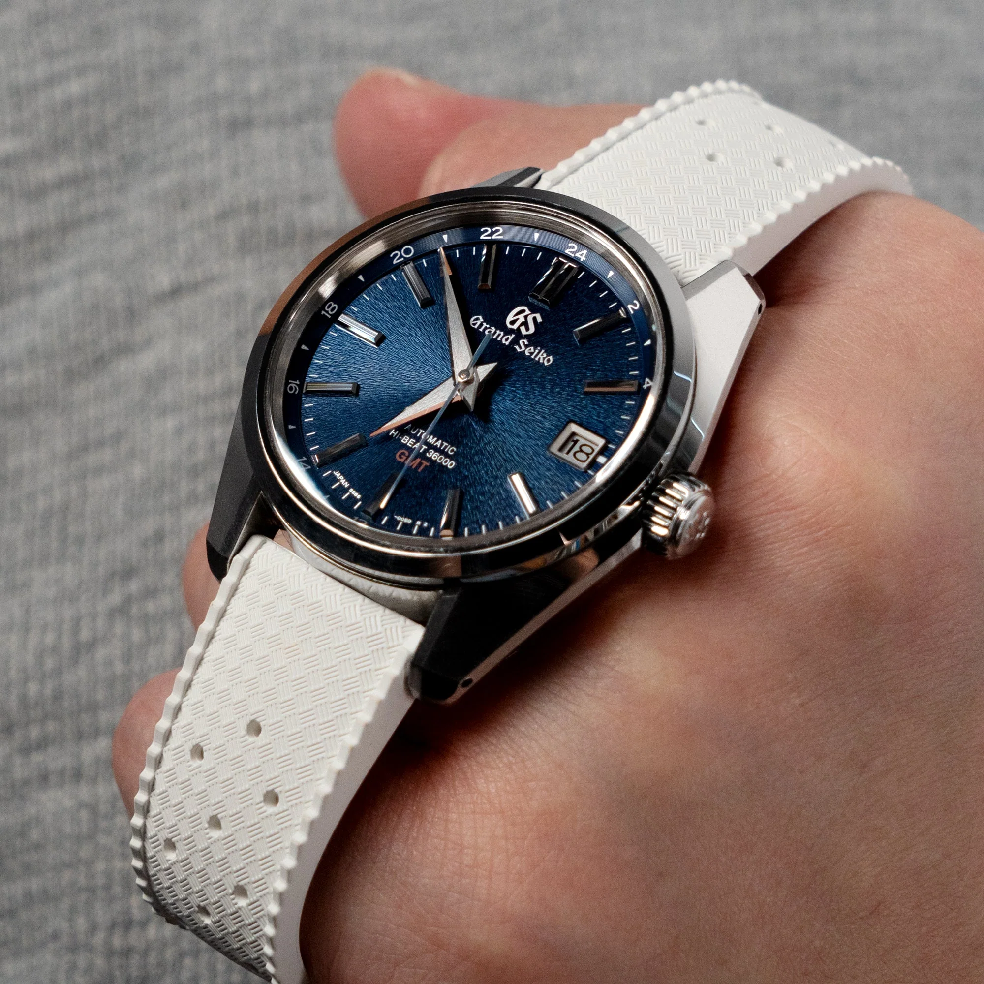 White Tropical-Style Pro FKM Rubber Quick Release Strap 19mm to 22mm - Image 6