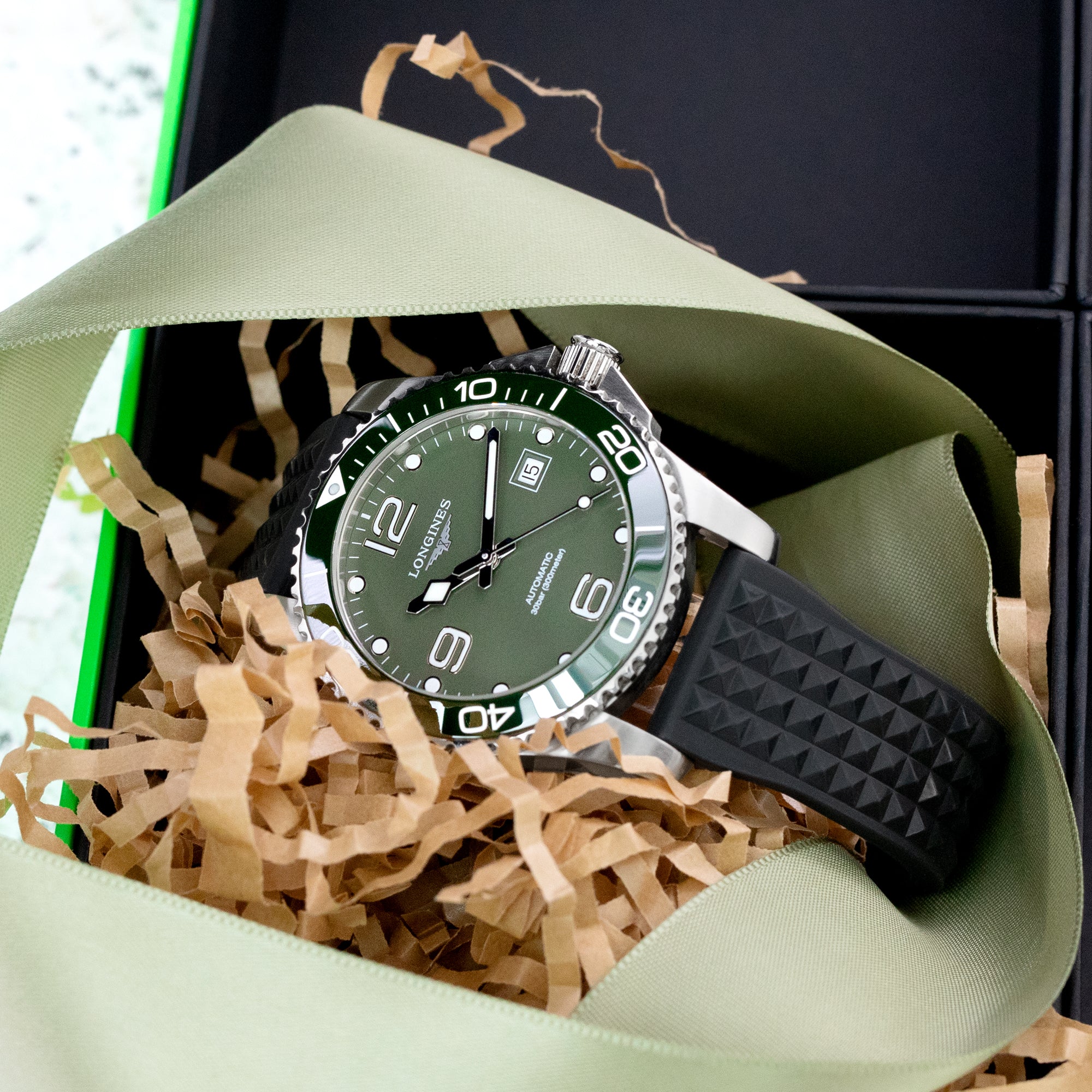 Chaffle Black FKM Rubber watch strap, 19mm to 22mm - Image 3