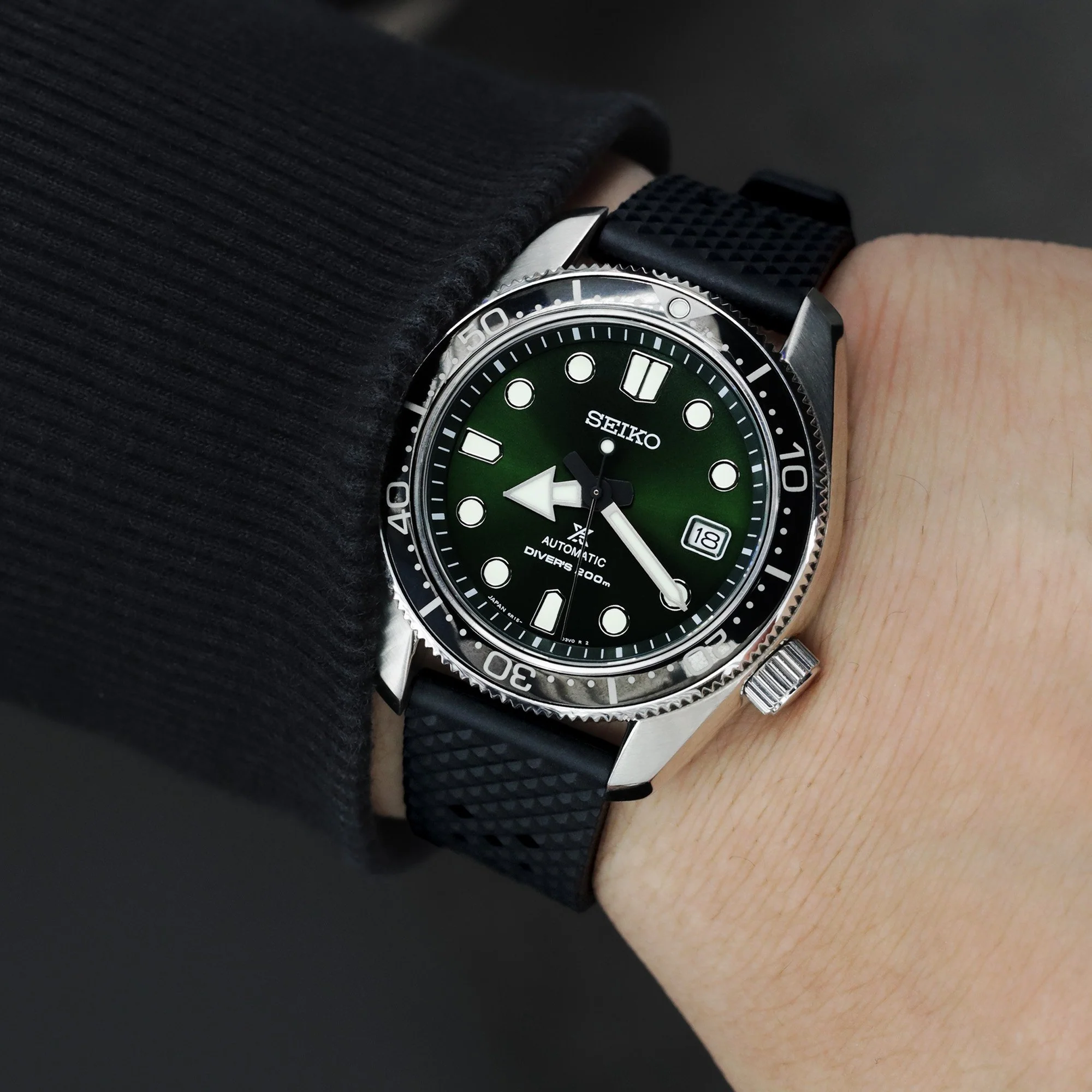 Rhombus Black FKM Quick Release rubber watch strap, 20mm - Image 4