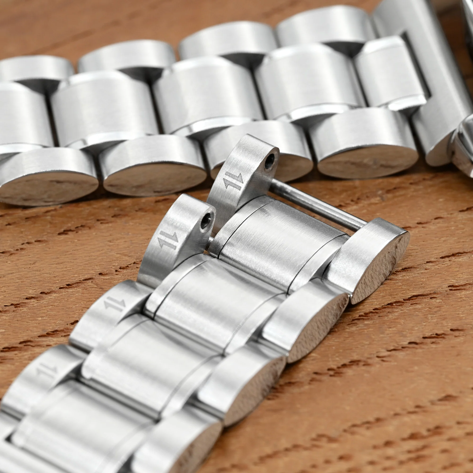 20mm or 22mm Entwine (Pull-Twist) QR Watch Band Straight End Quick Release, 316L Stainless Steel Brushed and Polished V-Clasp - Image 5