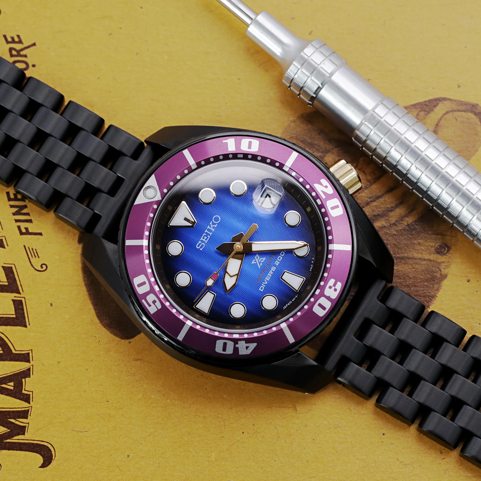 20mm, 22mm Super Engineer I Watch Band Straight End, 316L Stainless Steel Diamond-like Carbon (DLC coating) V-Clasp - Image 3